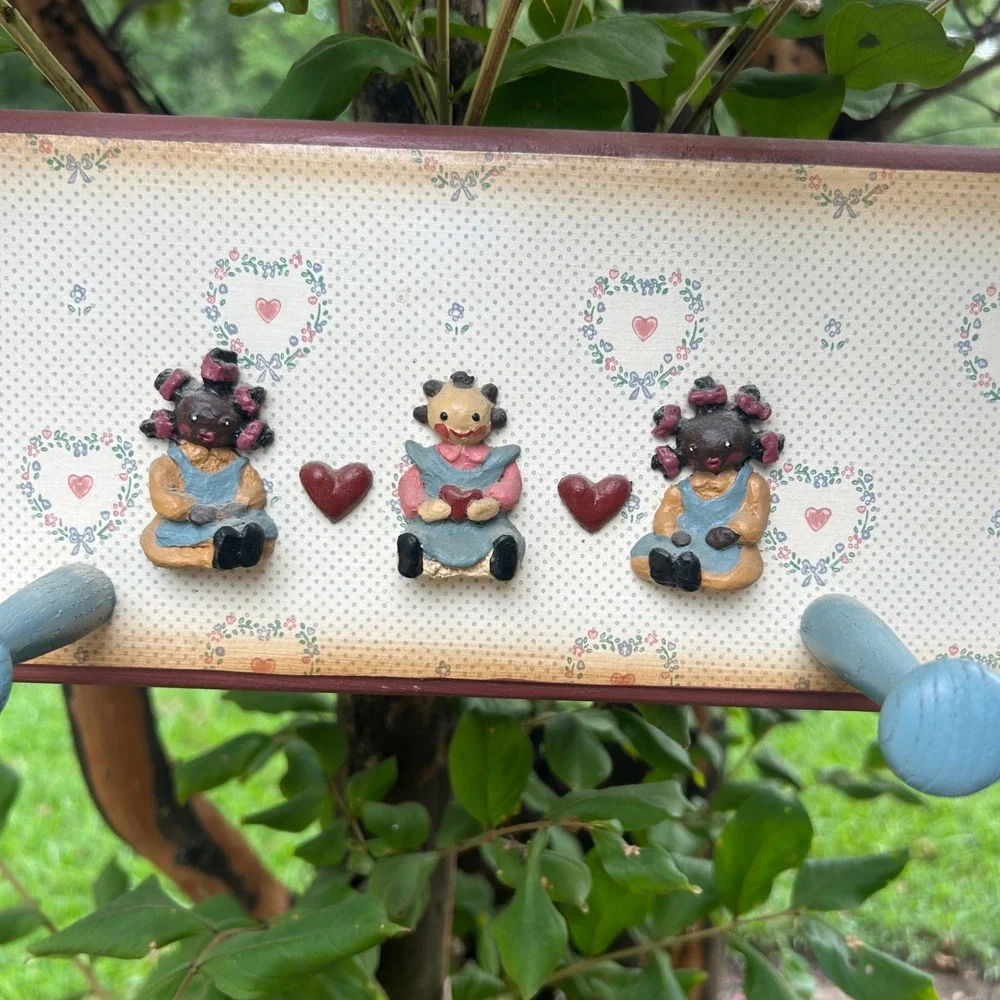 Cottagecore vintage rare Wall Rack‎ Wood Folk Art 3D Figures Hearts nursery